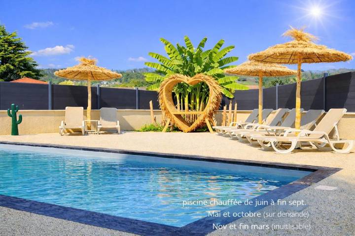 Location de vacances pour 10 personnes, avec jardin ainsi que vue et piscine à Bon-Encontre