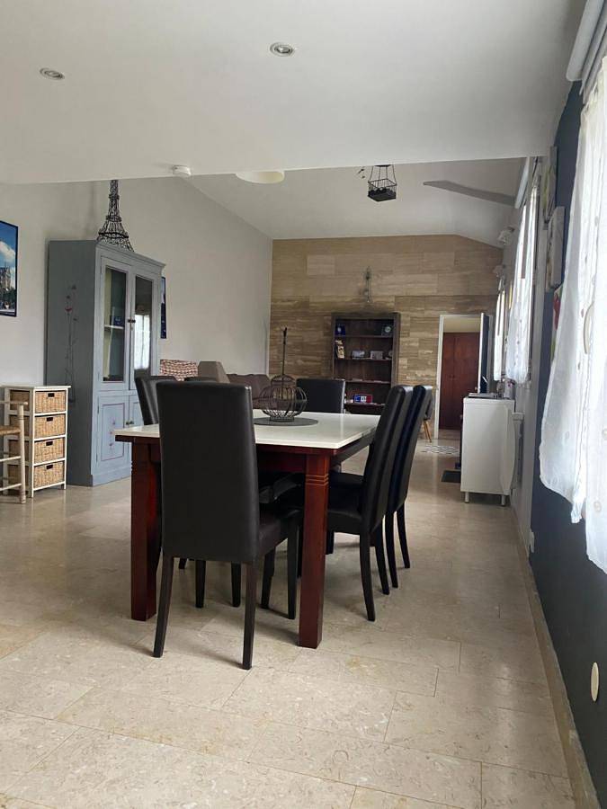 Location de vacances pour 5 personnes, avec vue et jardin à Pontault-Combault - 2