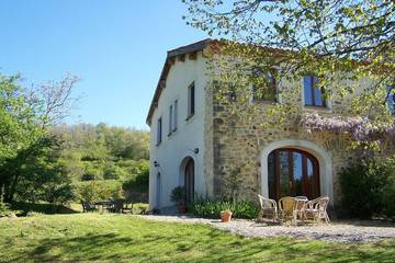 Gîte pour 5 personnes, avec terrasse ainsi que piscine et jardin, animaux acceptés à Sonnac-sur-l'Hers