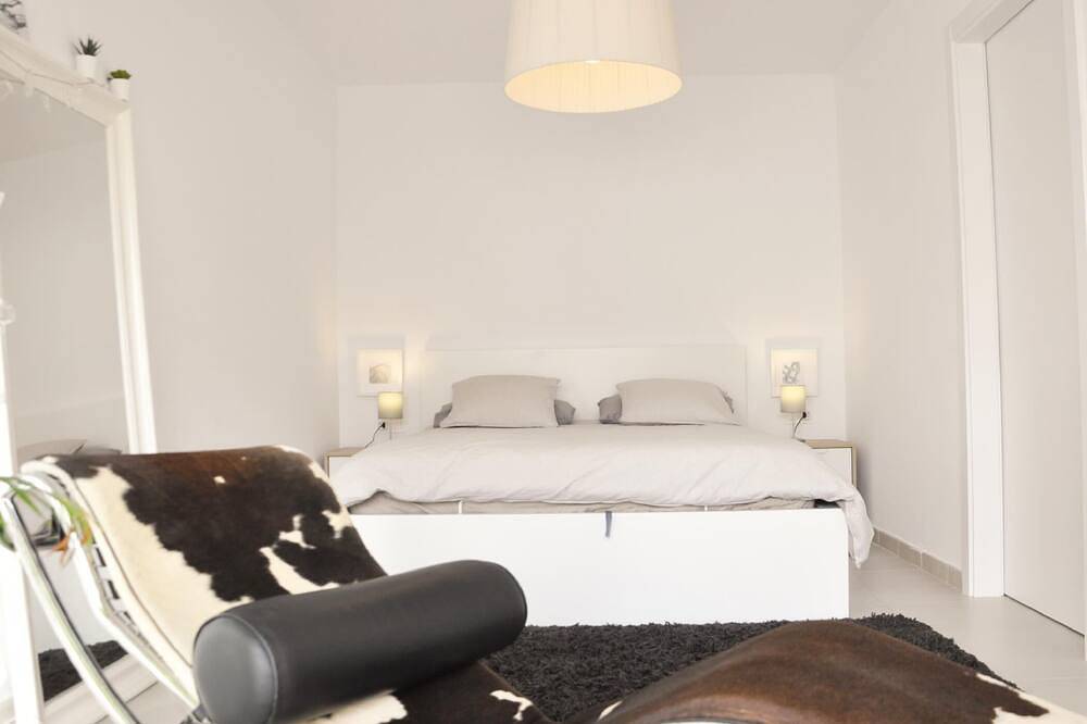 Charming house 3 blocks from the beach and 45 from Barcelona. vilanovaapartments in Cubelles, Garraf