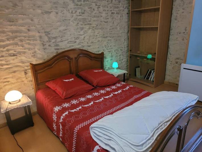 Gîte pour 4 personnes, avec terrasse et vue, animaux acceptés à Vertamboz