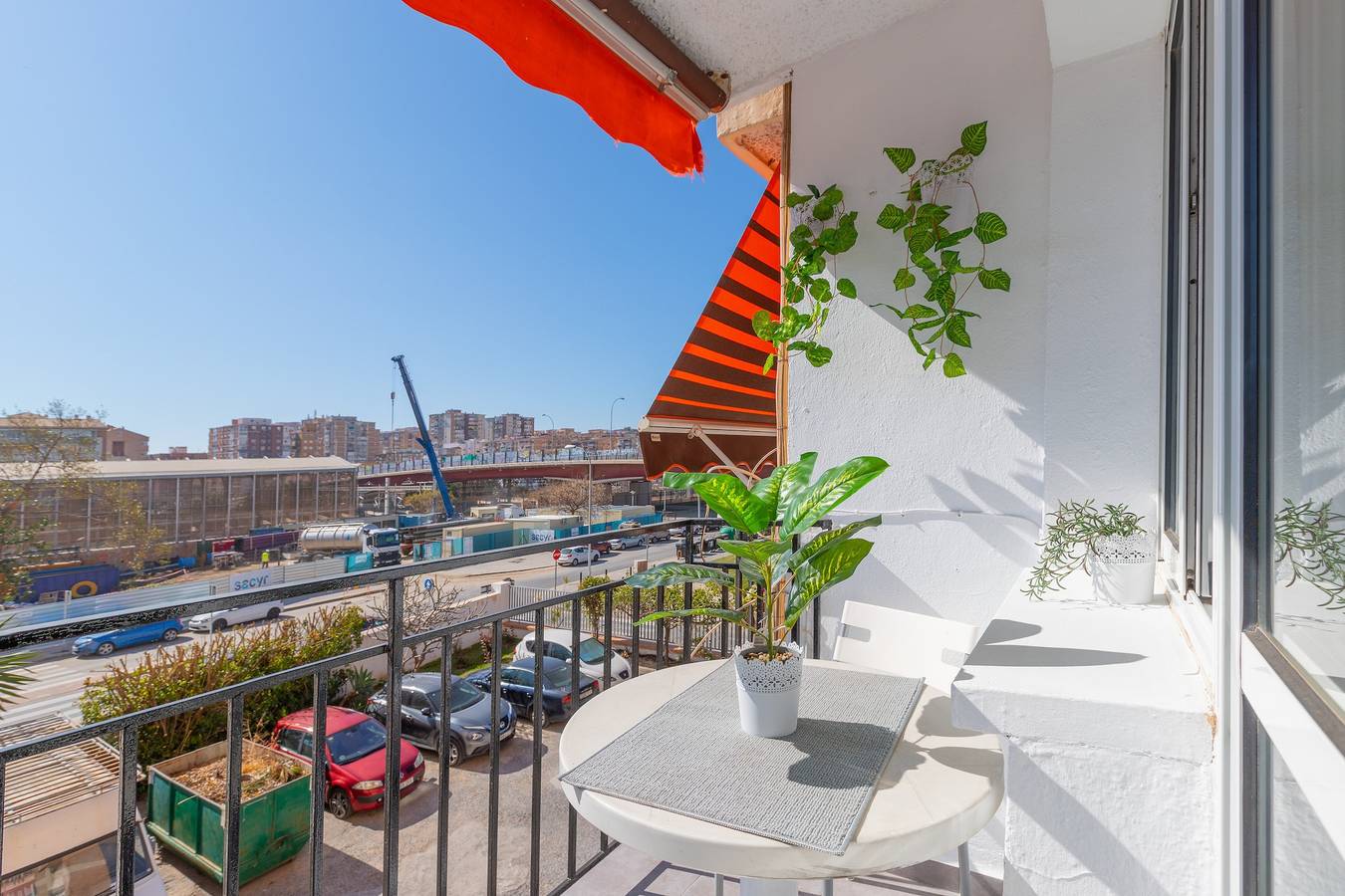 Apartamento entero, Apartamento "Con Terraza Centrico" con Wi-Fi in Cruz de Humilladero, Málaga