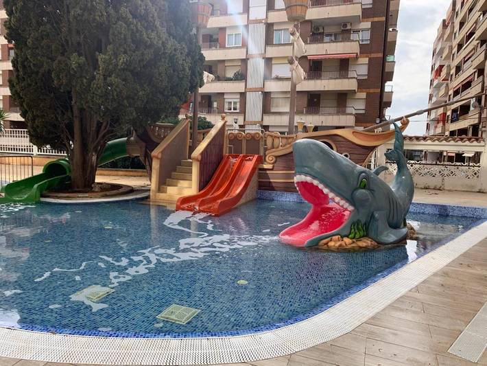 Hôtel pour 3 personnes, avec jardin et bassin pour enfant ainsi que vue et piscine, animaux acceptés