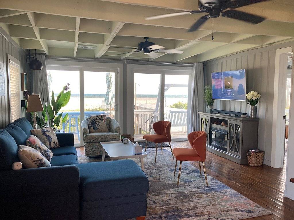 Charming Beachfront Cottage Awaits You! Direct access to beach off deck/walkway. in Oak Island (NC), Brunswick County