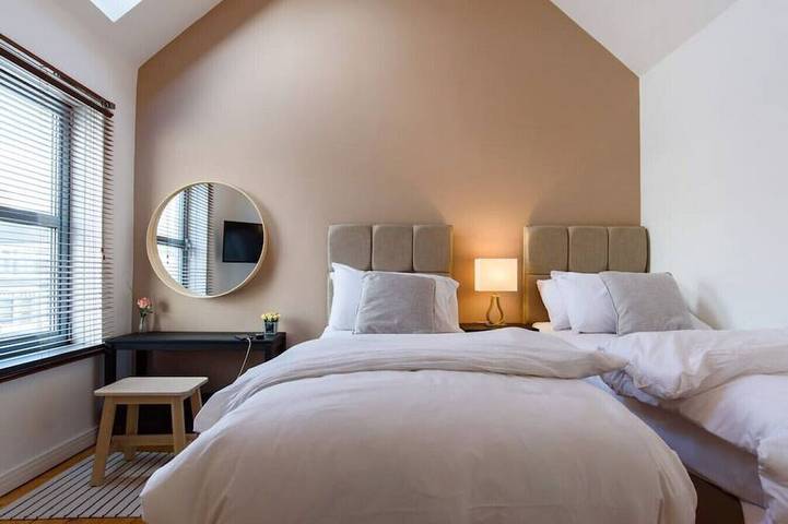 Cloudstream Joy - Relax in the City | 2 Bed Duplex House w/Hot Tub in Cardiff, Cardiff und Umgebung