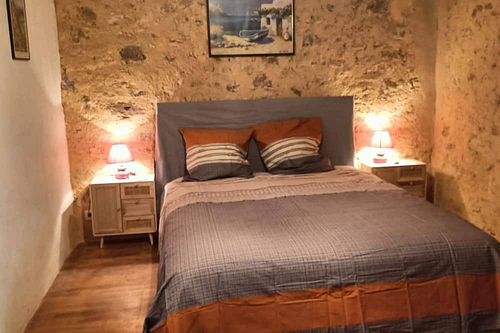 Entire apartment, Apartment with private pool and castle view near Sarlat in Beynac-et-Cazenac, Périgord Noir