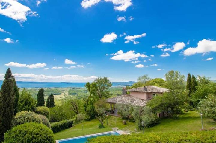 Ferienhaus für 7 Personen, mit Balkon und Whirlpool sowie Garten und Pool