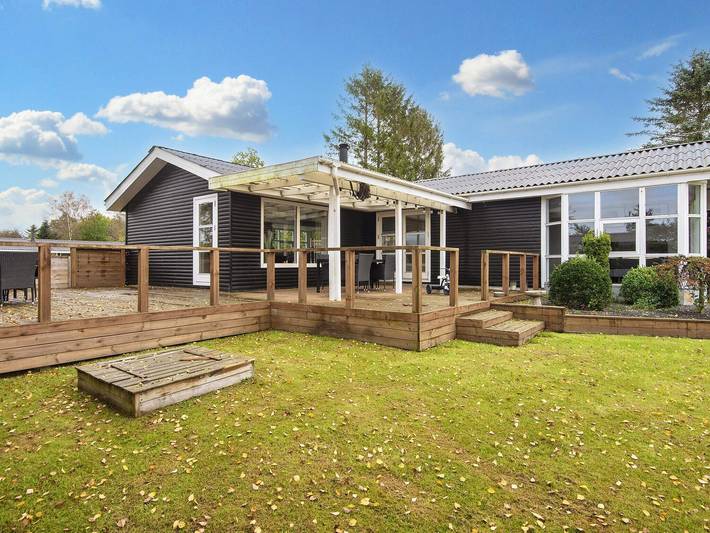 Ferienhaus für 5 Personen, mit Terrasse und Garten sowie Pool