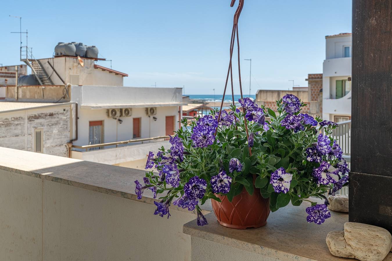 Entire apartment, Apartment 'Giove with Large Sea View Balcony', Wi-Fi and Air Conditioning in Capo Passero, Portopalo di Capo Passero
