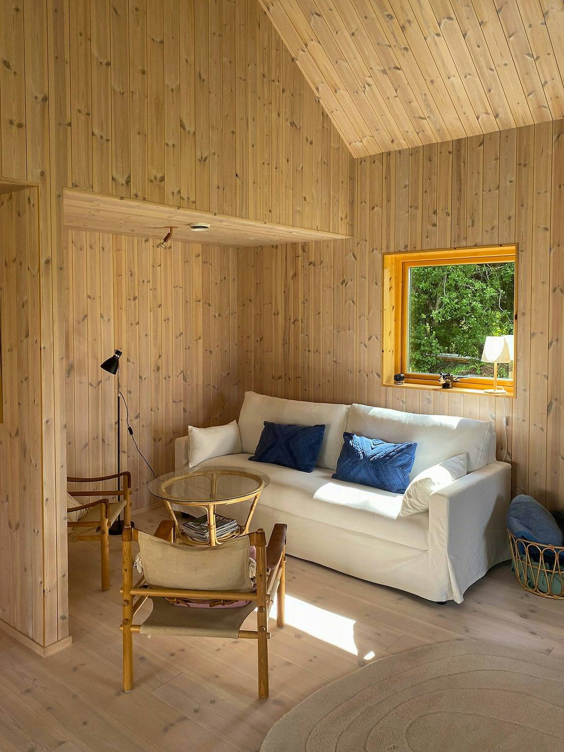 Architektentietes Haus in der Nähe des Sandstrandes von Orbaden in Hälsingland