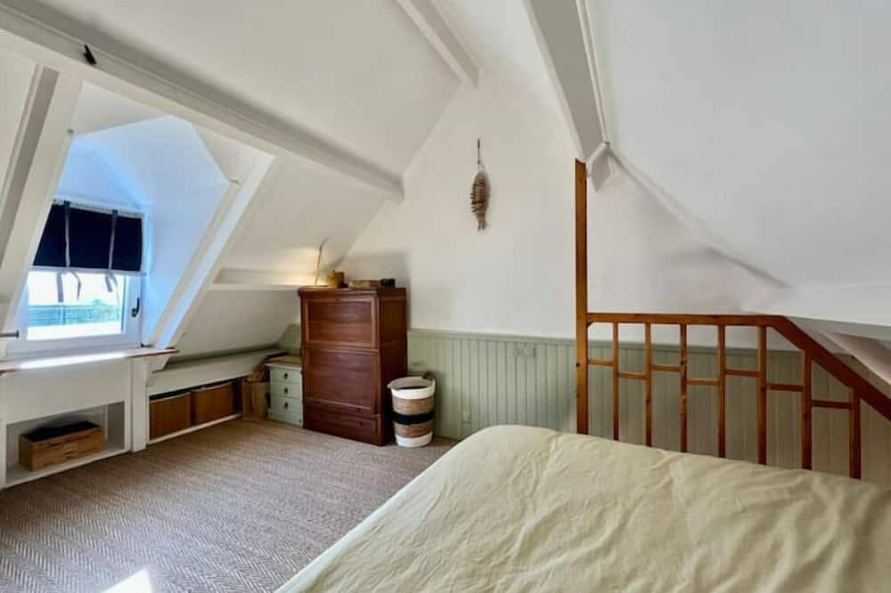 Maisonnette de la Pierre Blanche in Groix, Côte des Mégalithes