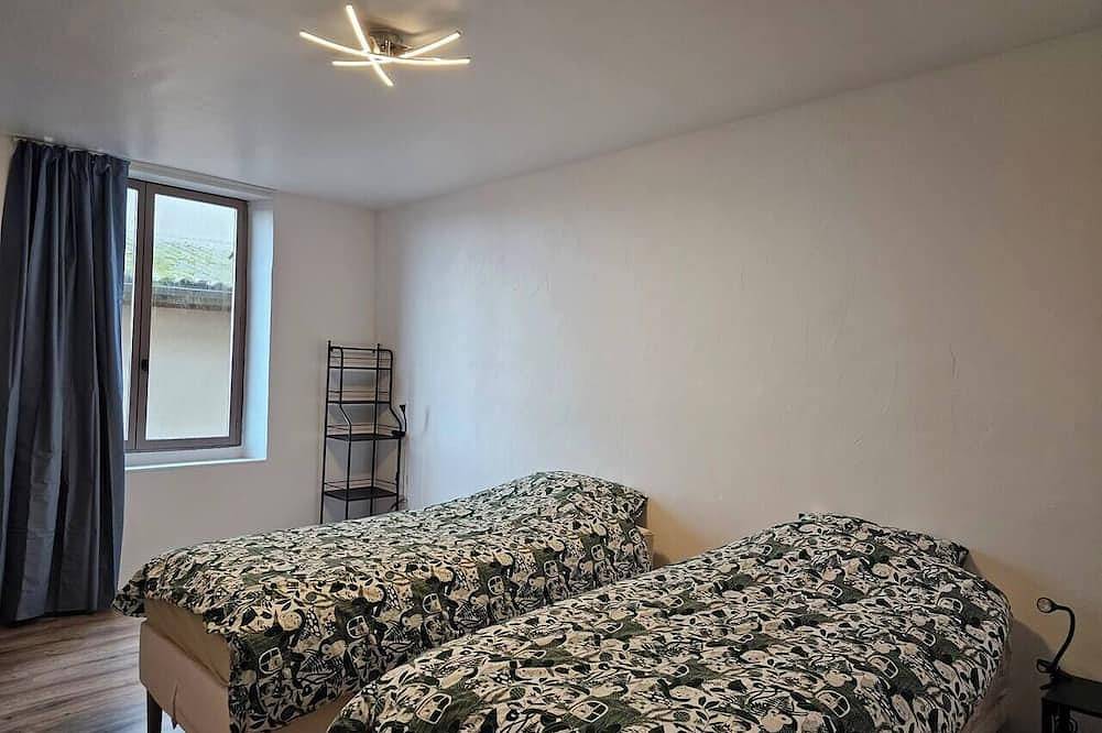 Apartamento entero, 3-bedroom 110m² apartment with terrace, view in Thiers, Región de Thiers