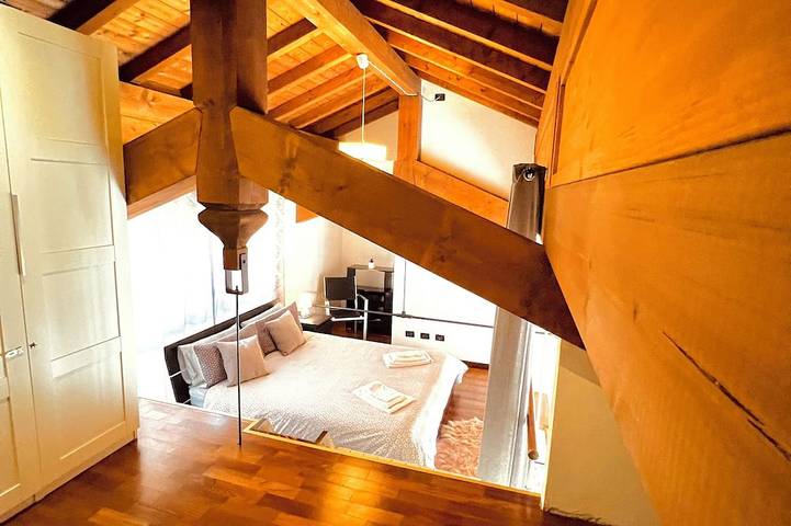 Appartamento intero, Loft dei Lupi 260m dal Duomo/ Street Parking in Cremona, Provincia di Cremona