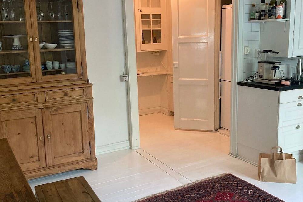 Entire apartment, Elegant, charming apartment in central Stockholm, ideal for sightseeing in Kungsholmens stadsdelsområde, Stockholm