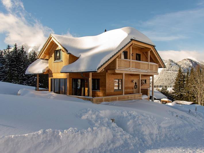 Chalet für 10 Personen, mit Balkon und Whirlpool sowie Terrasse und Garten in Murtal