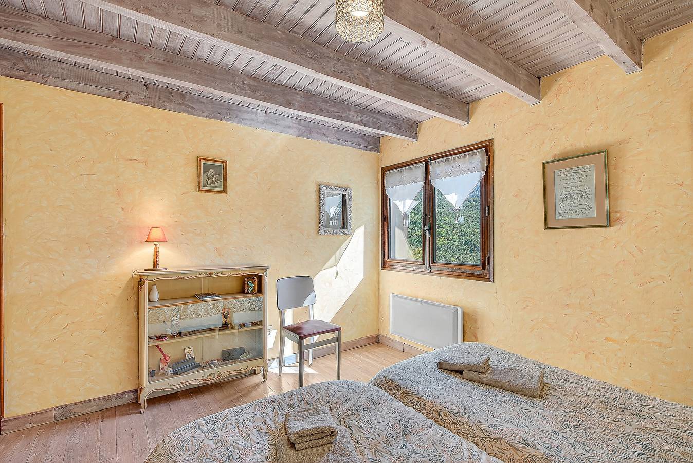 Chambre d'hôtes 'Poème et Aquarelle' avec vue sur la montagne, terrasse partagée et Wi-Fi in Beauvezer, Région Castellane