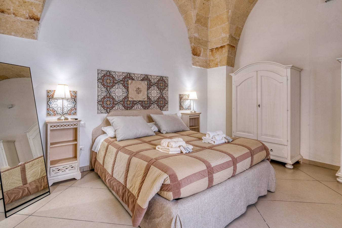 Appartamento intero, Appartamento 'Volta' con Terrazza Privata, Wi-Fi e Aria Condizionata in Mesagne, Salento