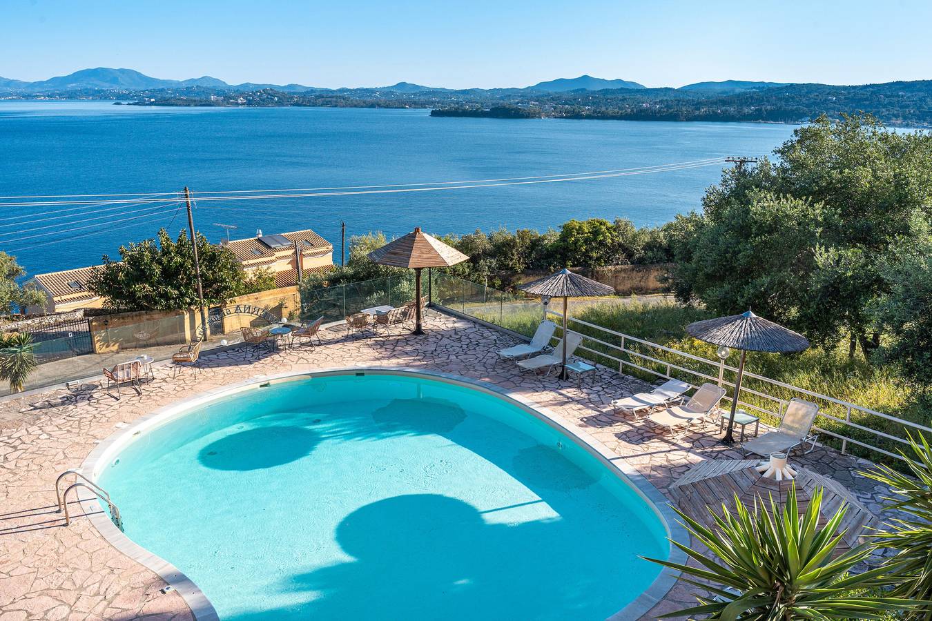 Apartamento 'Stefanos Place Sea View' con vistas al mar, Wi-Fi y aire acondicionado in Mparmpati, Corfú