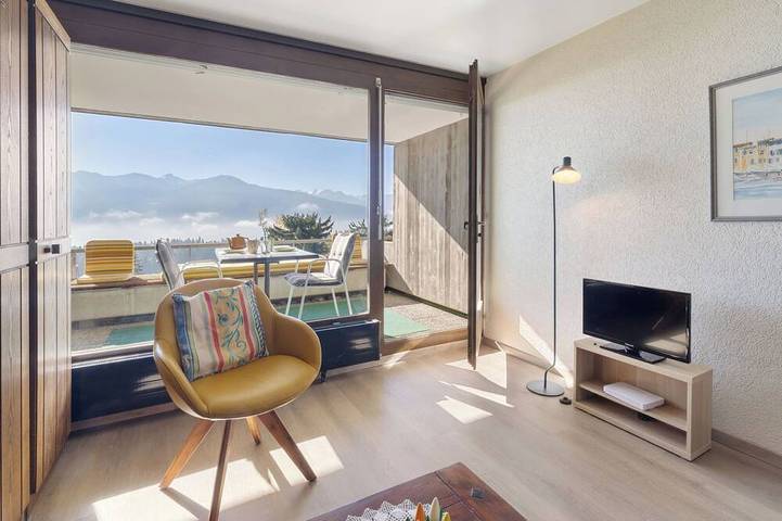 Vacation rental for 2 people, with pool and balcony/terrace as well as sauna and terrace in Montana (Switzerland)