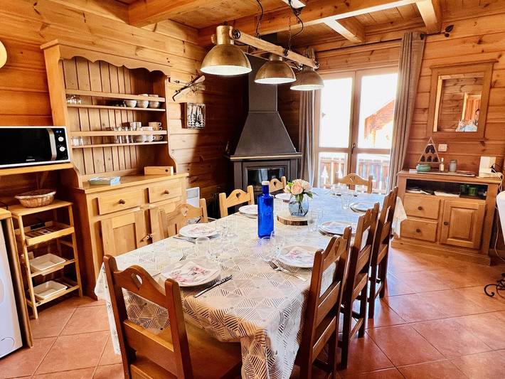 Chalet pour 7 personnes, avec balcon et piscine dans La Joue du Loup