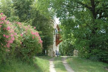 Location de vacances pour 3 personnes, avec jardin, animaux acceptés à Saint-Aulaye