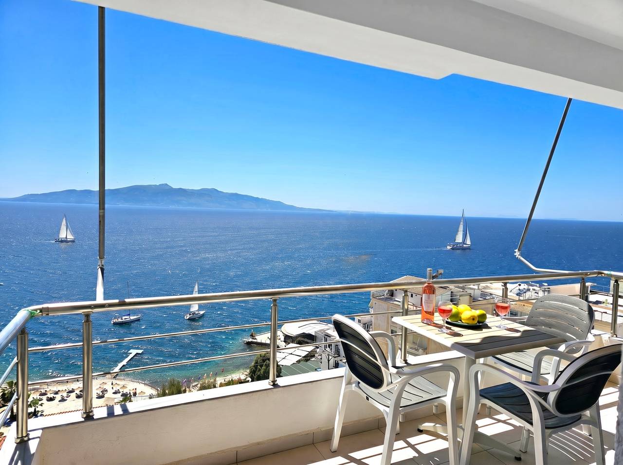 Ganze Wohnung, Ferienwohnung für 3 Personen mit Balkon in Sarandë, Vlorë