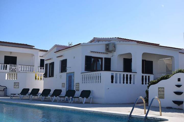 Bungalow für 6 Personen, mit Whirlpool und Terrasse sowie Garten und Pool auf Menorca