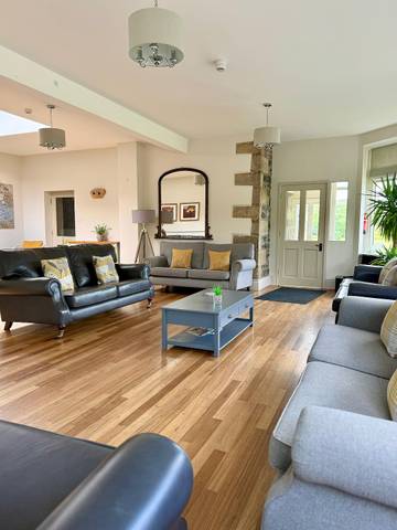 Holiday Rental for 28 People in Cumbria, North West England, Photo 2