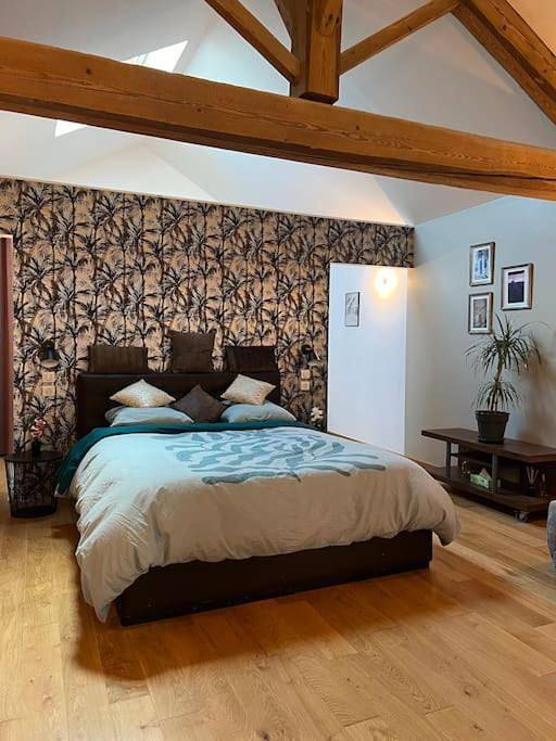 Gîte pour 5 personnes, avec Balcon et Terrasse ainsi que Jardin et Vue dans Reventin-Vaugris