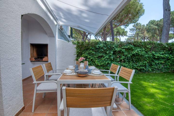 Location de vacances pour 6 personnes, avec terrasse ainsi que bassin pour enfant et jardin à Pals - 4