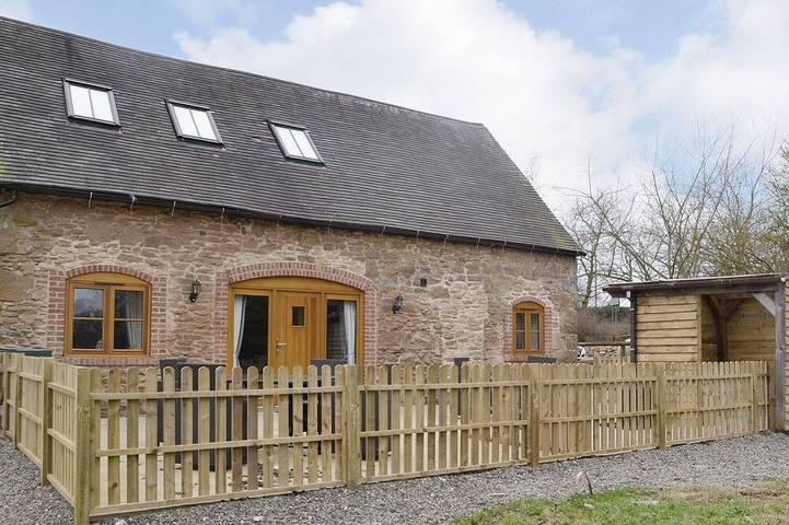 Glamping for 3 people, with garden, with pets in Staffordshire