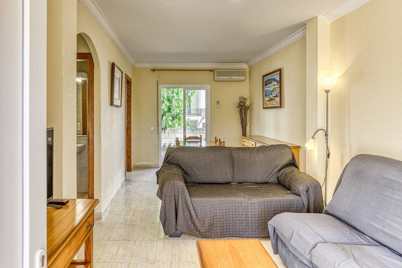 Casa Mallols: 4 Bedrooms with Shared Pool in l'Escala, Upper Empordà
