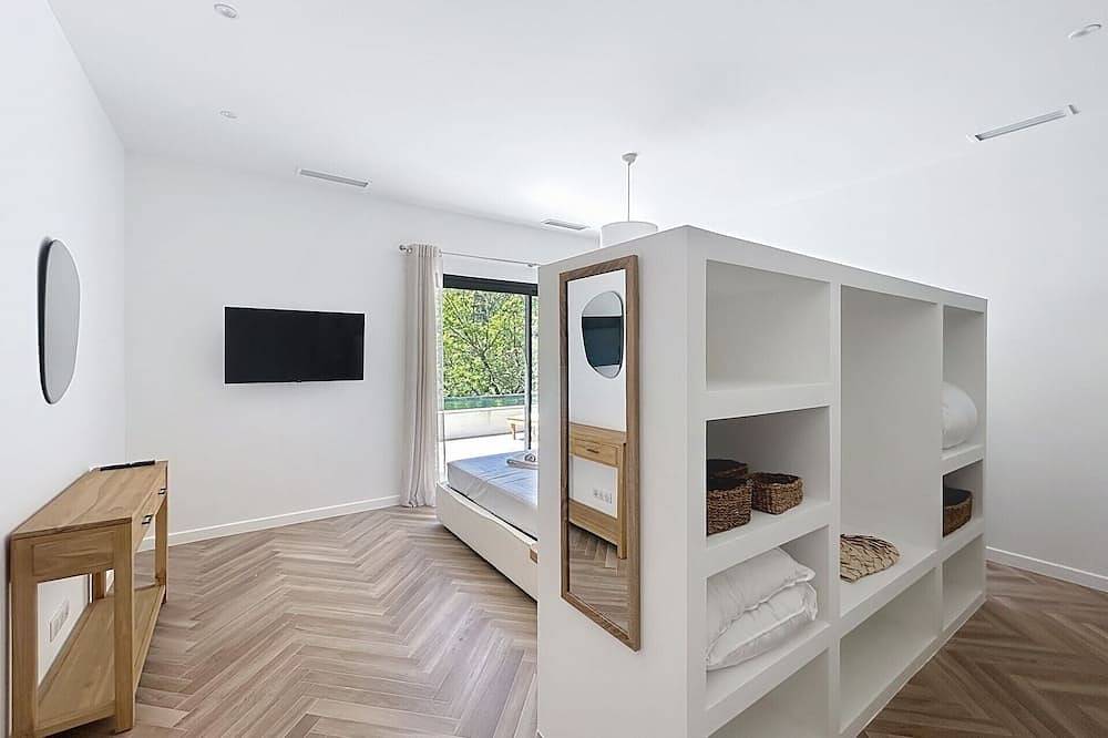 Apartamento entero, Villa Ambre - Tres Habitaciones Piso, Capacidad 6 in Le Rouret, Region de Cannes