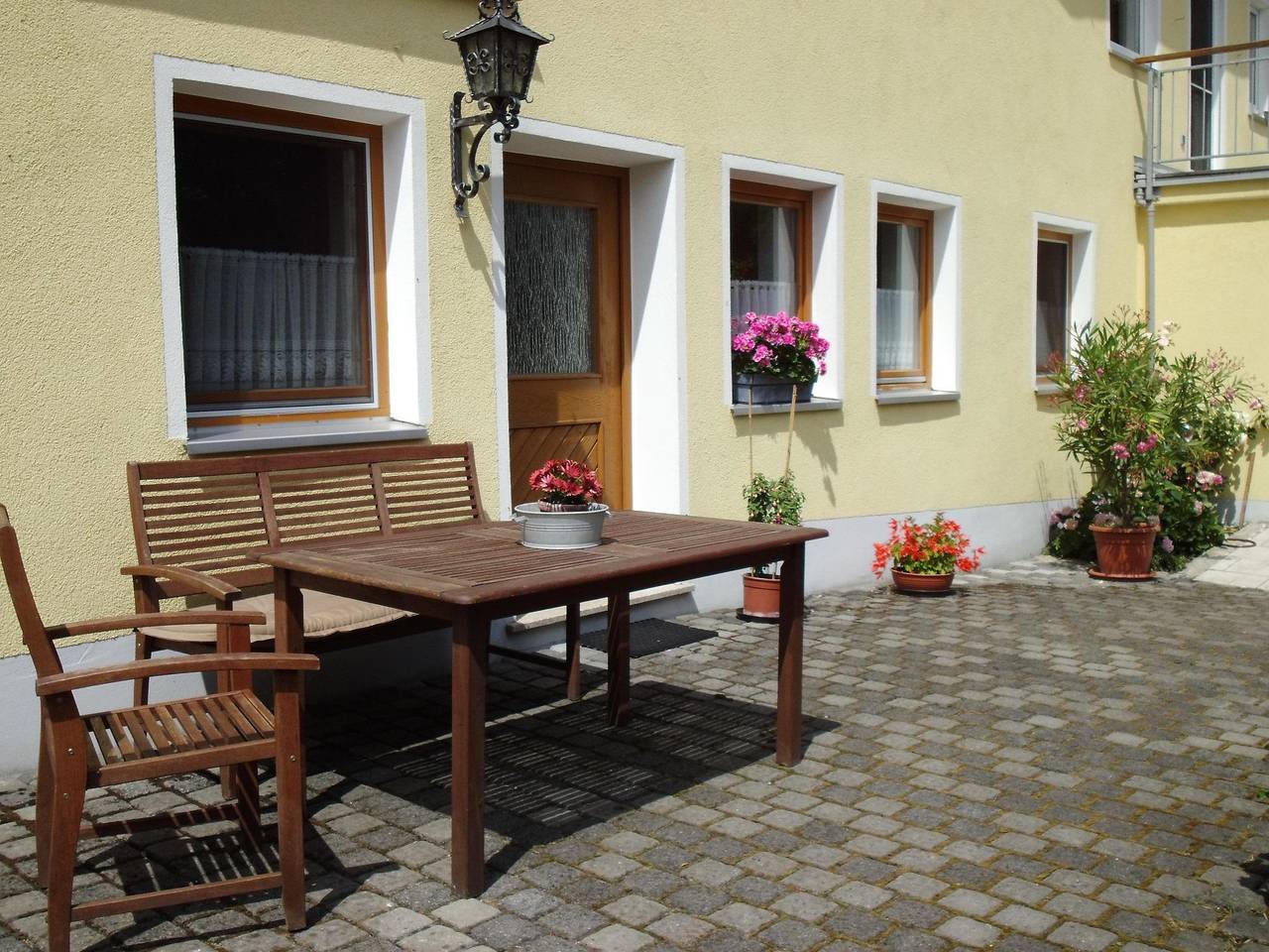 Ferienhof Jungkunz - Rollstuhlgeeignete Ferienwohnung mit Südterrasse und kostenfreiem Wlan in Schwarzenbach am Wald, Landkreis Hof