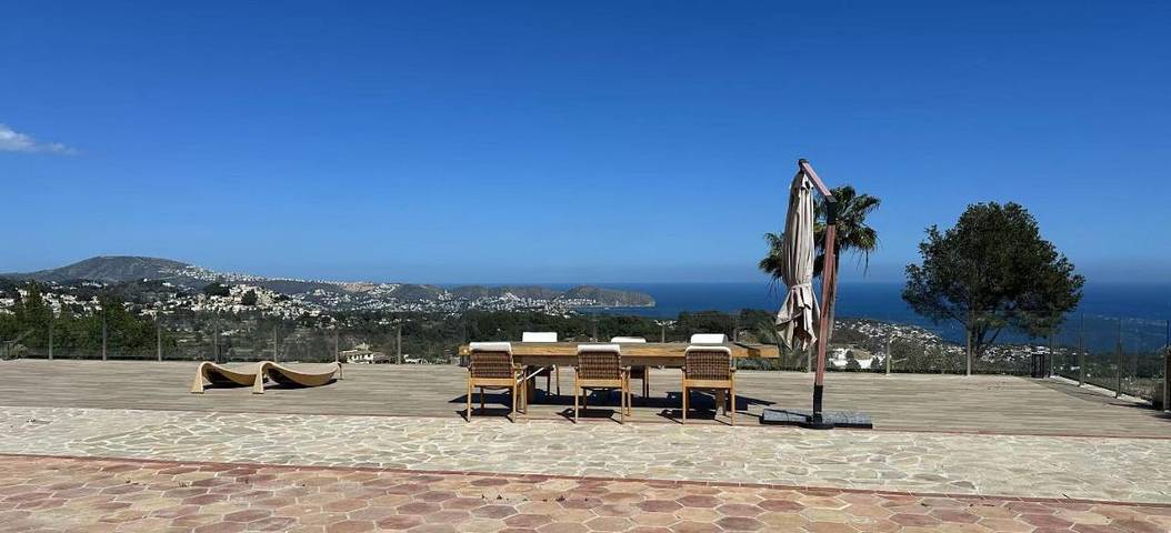 Maison de vacances pour 6 personnes, avec Balcon et Terrasse ainsi que Jardin et Piscine dans Fanadix