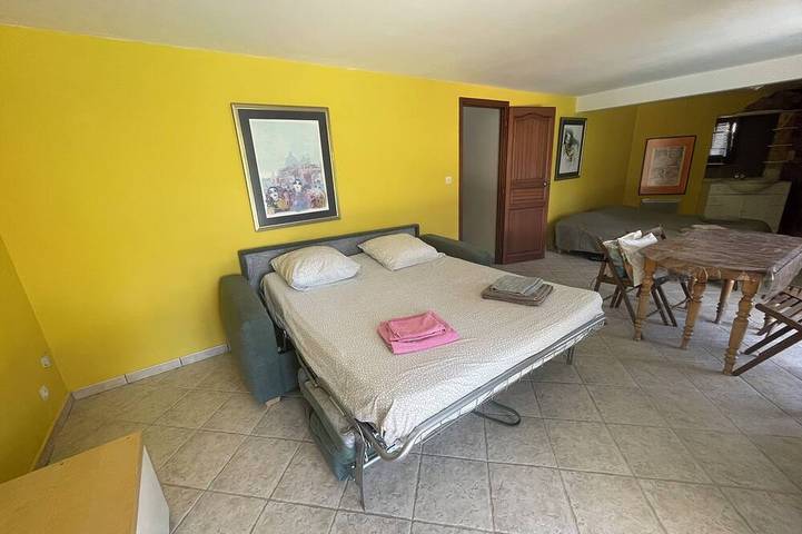 Appartement entier, Escapade idyllique Studiobas de Villa:jardin et piscine privée prochedu littoral in Pierrefeu-du-Var, Côte méditerranéenne (France)