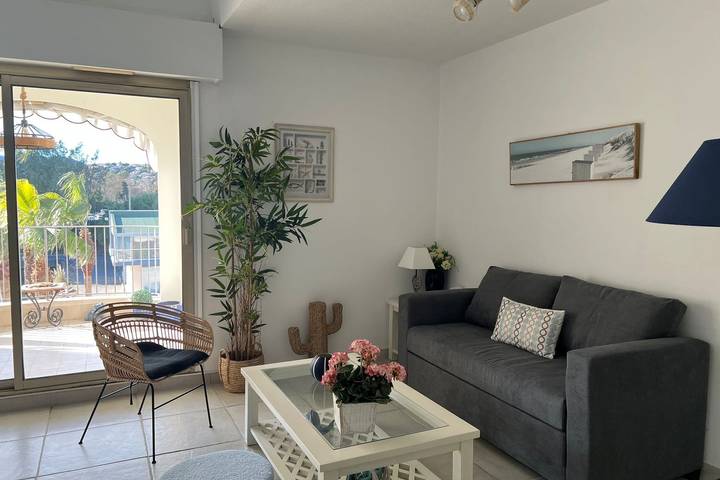 Gîte pour 2 personnes, avec piscine et terrasse dans Port de Cannes Marina - 3