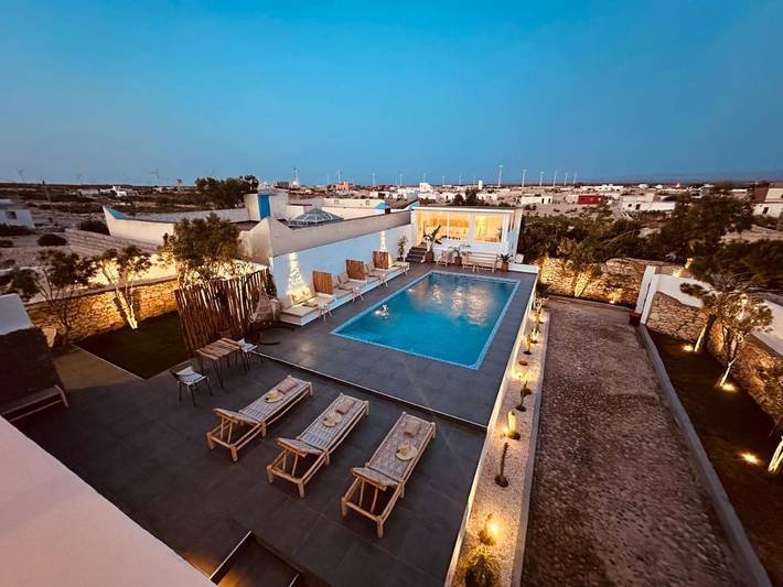 Gîte pour 3 personnes, avec piscine et jardin dans Ouassane