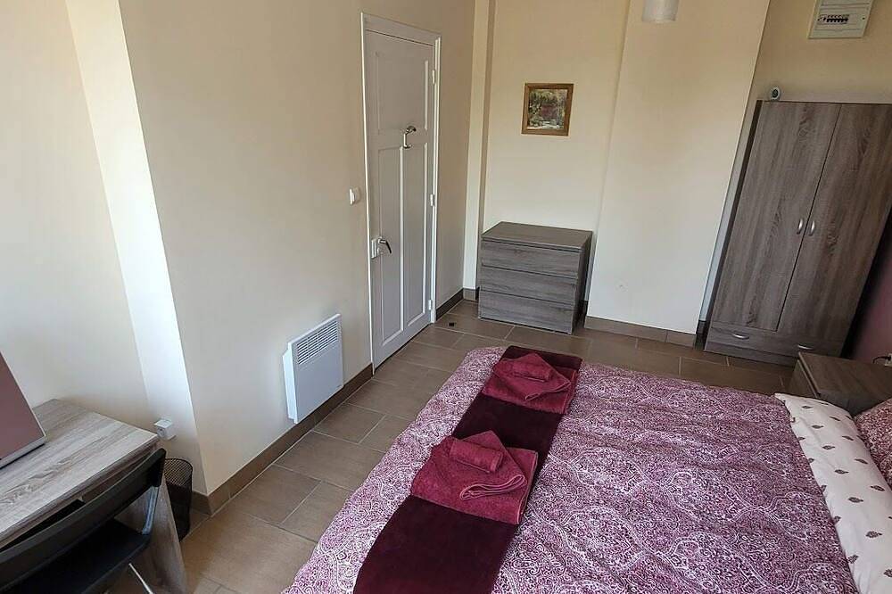 Small house 'Les Chails'. Quiet and peaceful, 45 mins from Futuroscope. in Les Forges, Deux-Sèvres