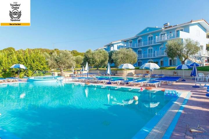 Appart’hôtel pour 2 personnes, avec Terrasse et Jardin ainsi que Bassin pour enfant et Piscine