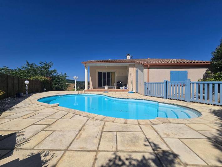 Gîte pour 6 personnes, avec vue ainsi que piscine et jardin, animaux acceptés à Réalville