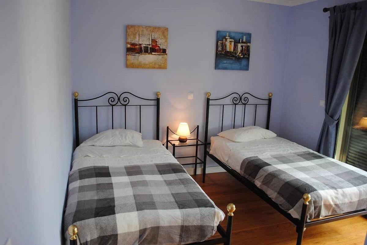 Ganze Wohnung, Ferienwohnung für 4 Personen mit Balkon in Calheta, Madeira