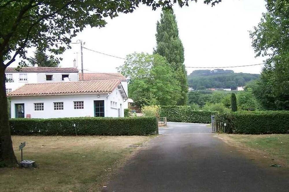 Camping 3 étoiles - ccbbhde in Pouzauges, Fontenay-le-Comte