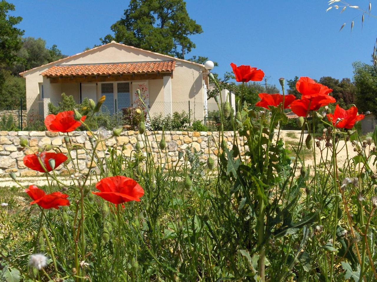 Gite Le Micocoulier La Fontinelle en Ardèche, cerca de Bessas, con piscina y vistas in Bessas, Ardèche