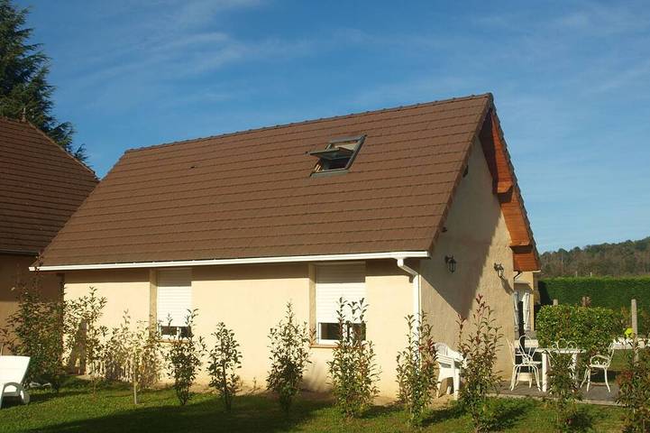 Gîte pour 4 personnes, avec jardin et terrasse à Assat