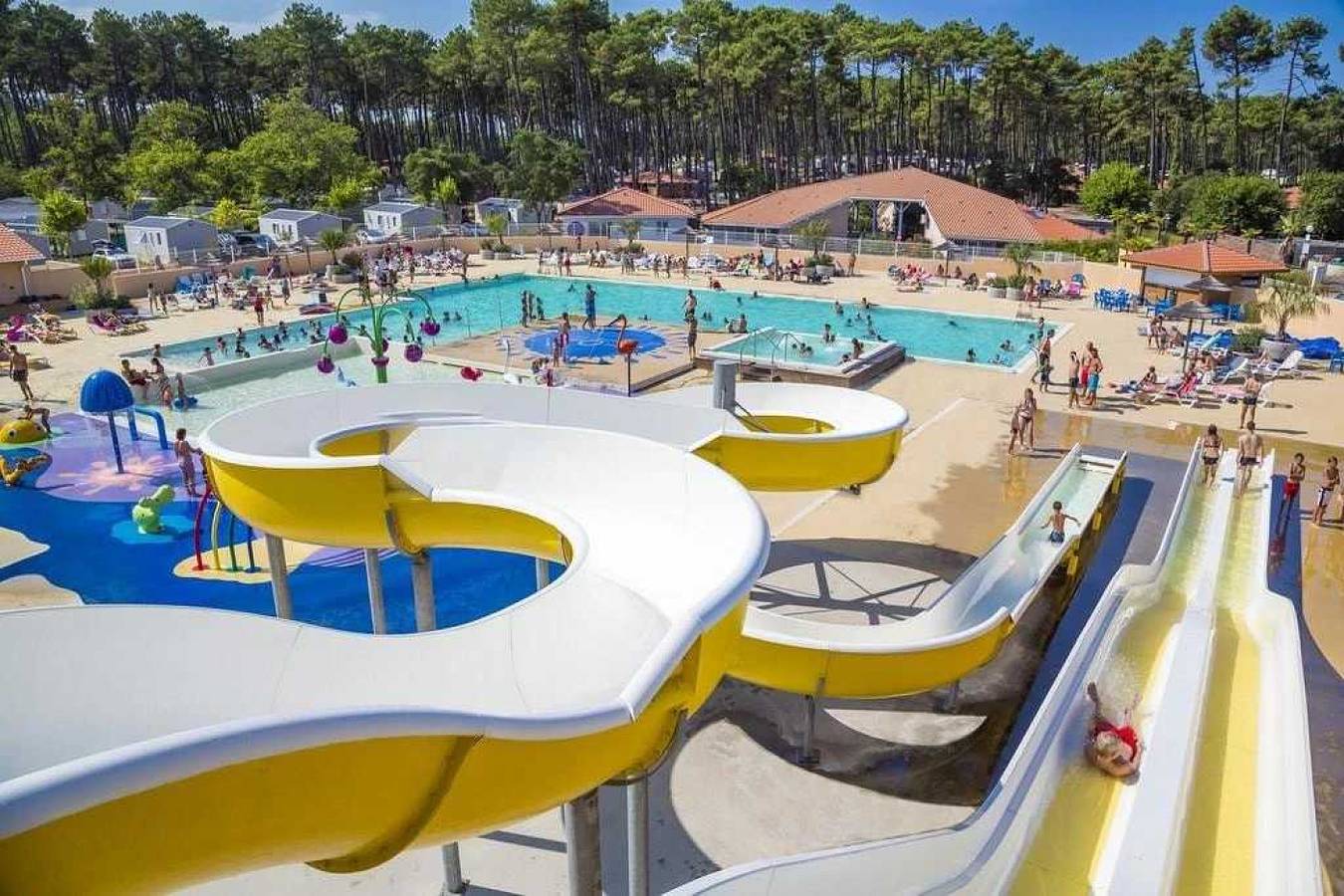 Zecamping 4* animé 500m plage parc aquatique locatif clim 36m2 6 pers in Seignosse, Côte d’Argent