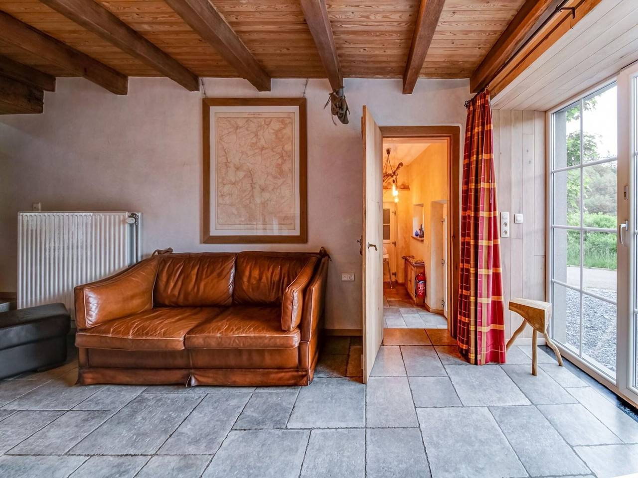 Beautiful holiday home in Léglise with a garden and pond in Léglise, Parc naturel Haute-Sûre Forêt d'Anlier