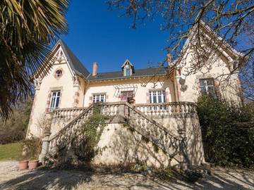 Gîte pour 8 personnes, avec jardin et piscine, animaux acceptés à Savignac-Lédrier