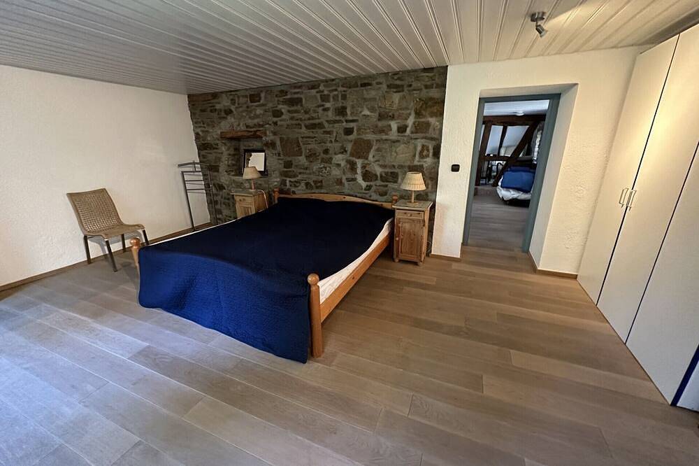 Stilvoll eingerichtetes 200 Jahre altes Bruchsteinhaus mit Garten, Vulkaneifel in Sassen, Vulkaneifel