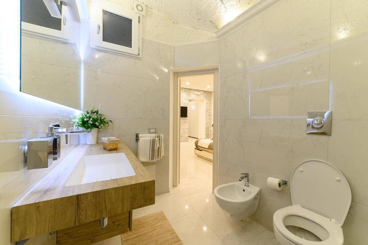 Ganze Wohnung, Two-Bedroom Deluxe Apartment with Balcony in Spiaggia Santa Teresa, Salerno
